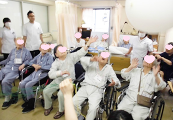 写真：「風船バレー」